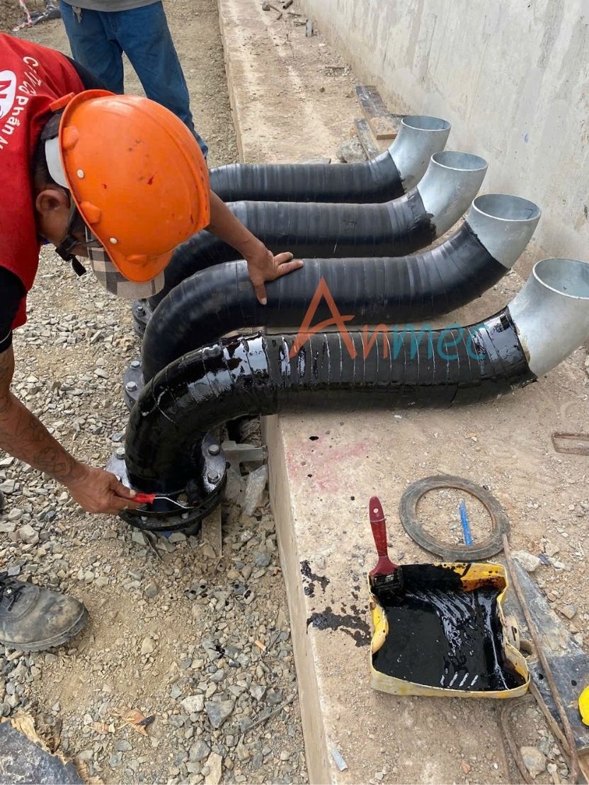 Thi công quấn băng bitum chống ăn mòn cho ống thép PCCC